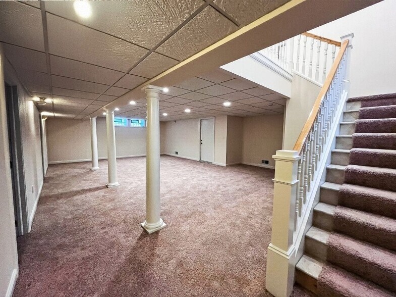 Building Photo - 2033 Fairview Ave