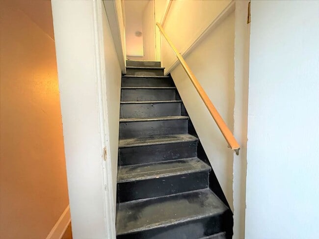 Building Photo - Monroe & 23rd St. Big 6 Bed 2 bath Home