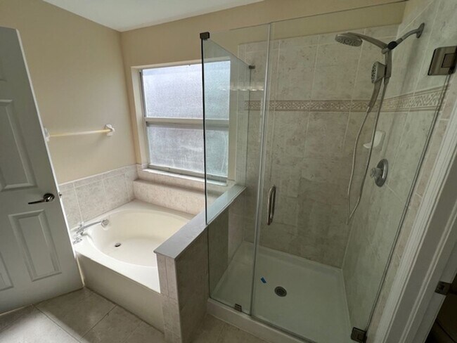 Building Photo - Country Chase