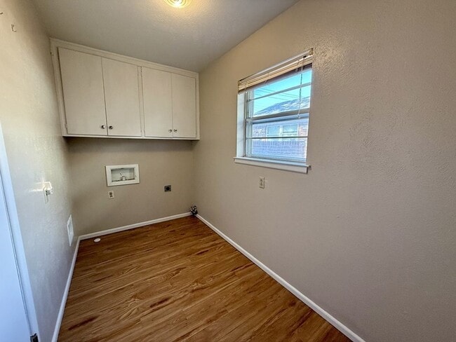 Building Photo - 2507 Camarie Ave
