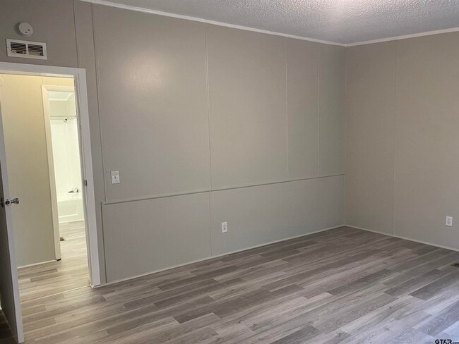Building Photo - 22942 Shell Shore Dr