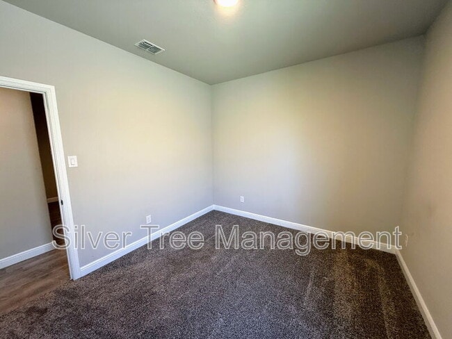 Building Photo - 10921 Rockchapel Dr