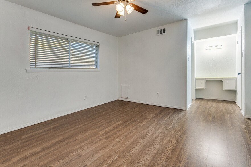 Building Photo - 7621 Dentcrest Dr