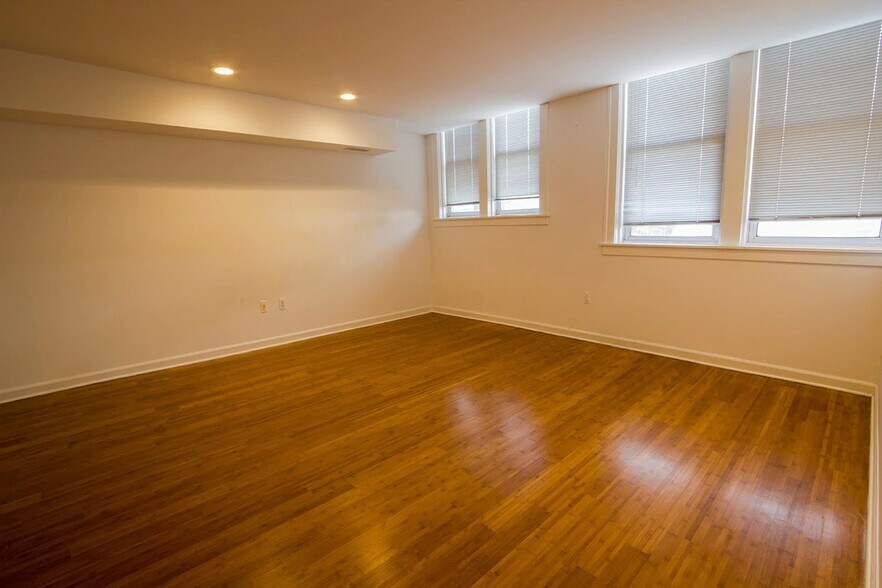 Building Photo - 9421 Joseph Campau St