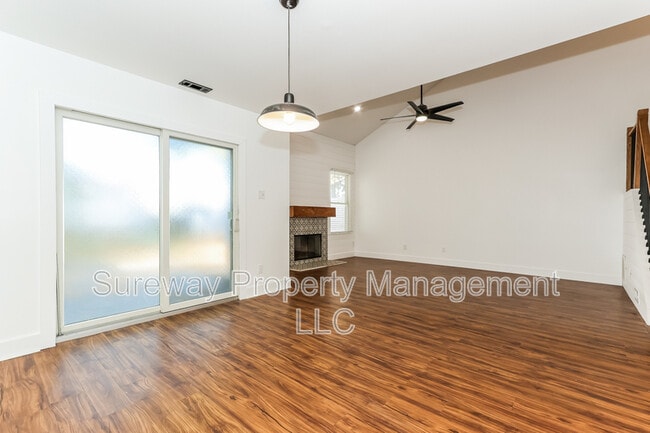 Building Photo - 316 Lake Side Dr