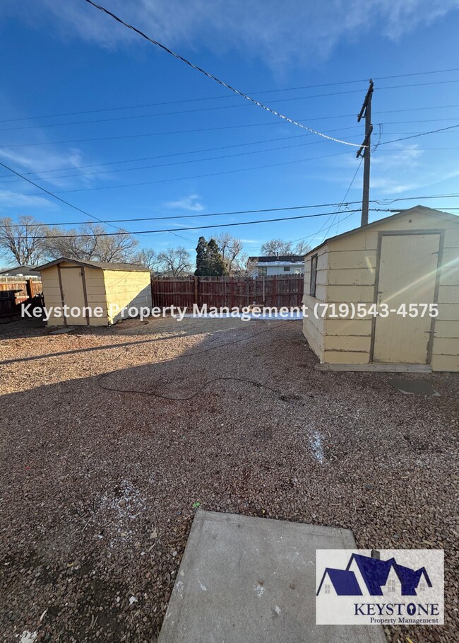 Building Photo - Fully Renovated Home 5 bedrooms/2 Bathrooms $1550/$1550