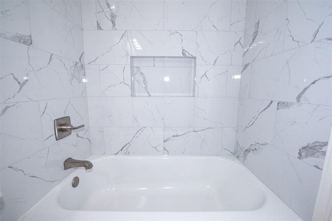 Building Photo - 2704 Catalina Dr