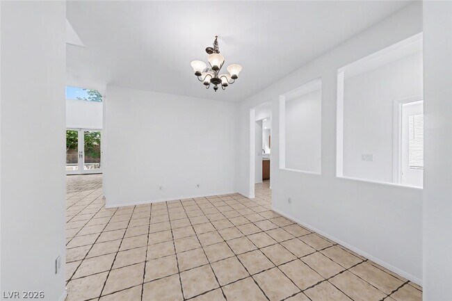 Building Photo - 2367 Thayer Ave