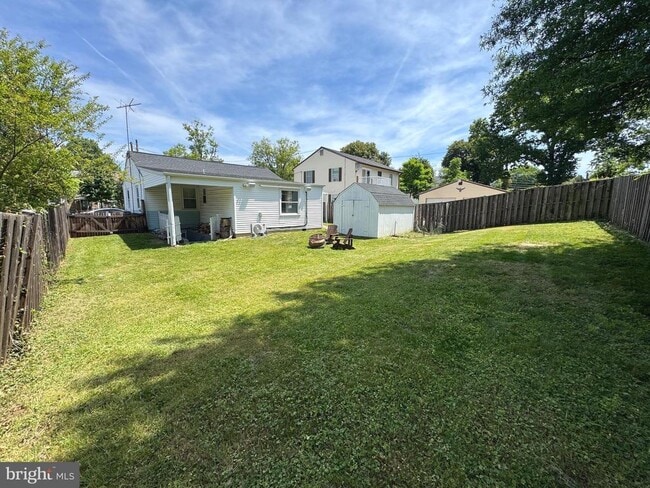 Building Photo - 721 Crabb Ave