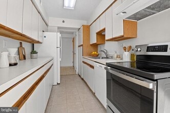 Building Photo - 1808 Old Meadow Rd