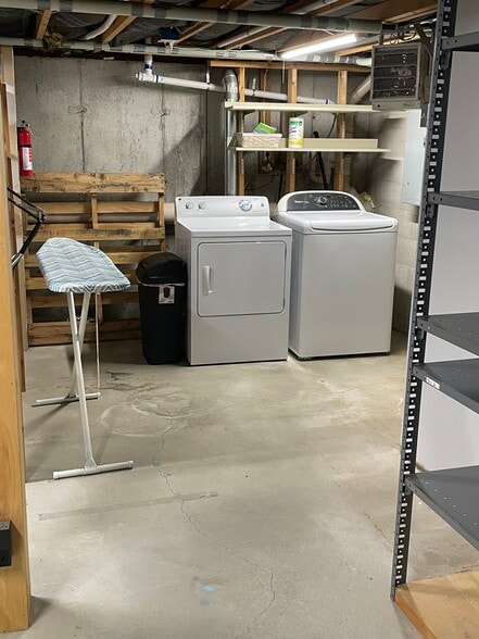 Building Photo - 33 Villa Rd