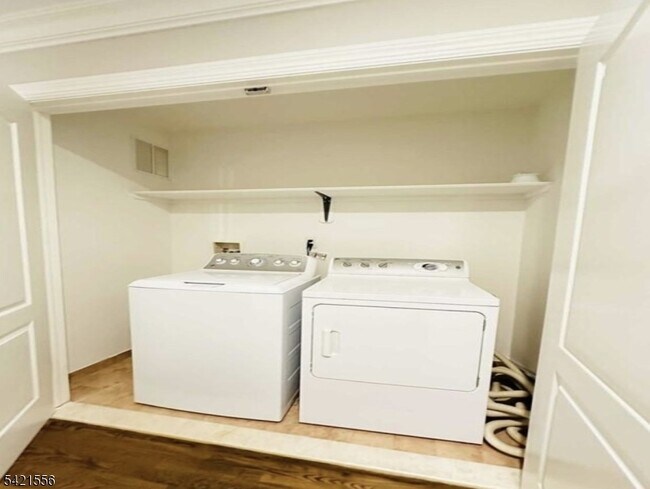 Building Photo - 46 Skymark Ct