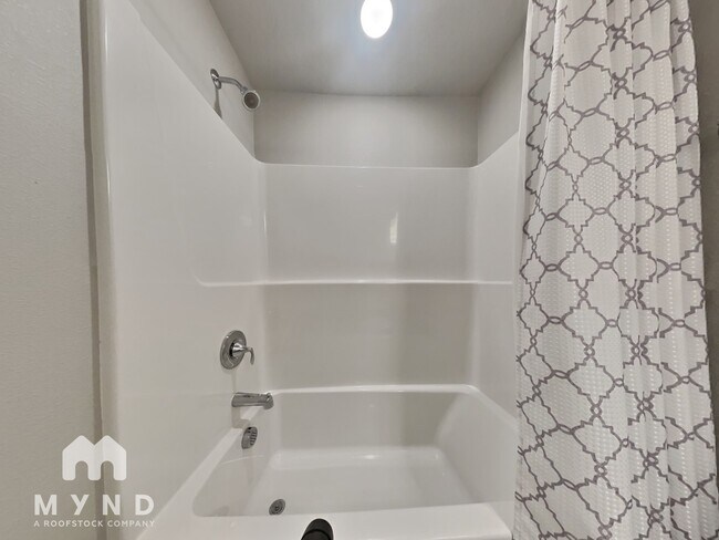 Building Photo - 4151 SE Fortress Ln