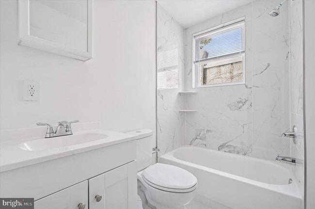 Building Photo - 330 N 61st St