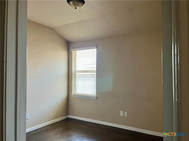 Building Photo - 1301 Loyal Ln