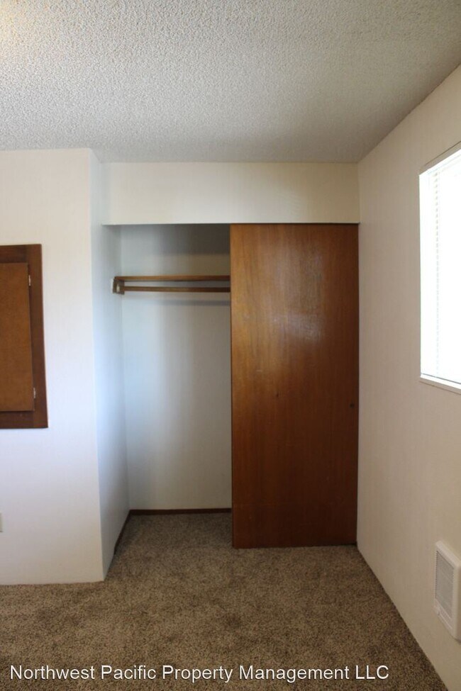 Building Photo - 2728 Lancaster Dr SE