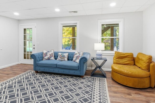 Building Photo - Furnished Home on KY Lake