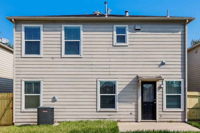 Building Photo - 2323 Emory Knoll Dr