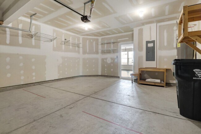 Building Photo - Modern Comfort & Easy Living in Ladson