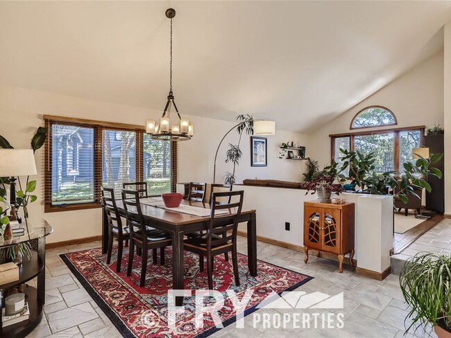 Building Photo - Luxury Rental in Beautiful Colorado Foothills