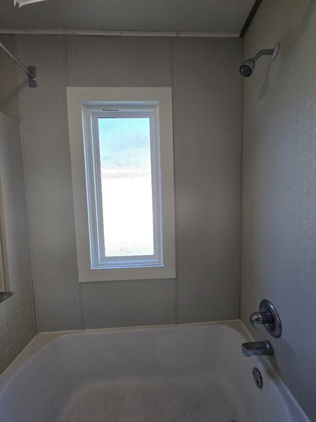 Building Photo - 517 S Vine St