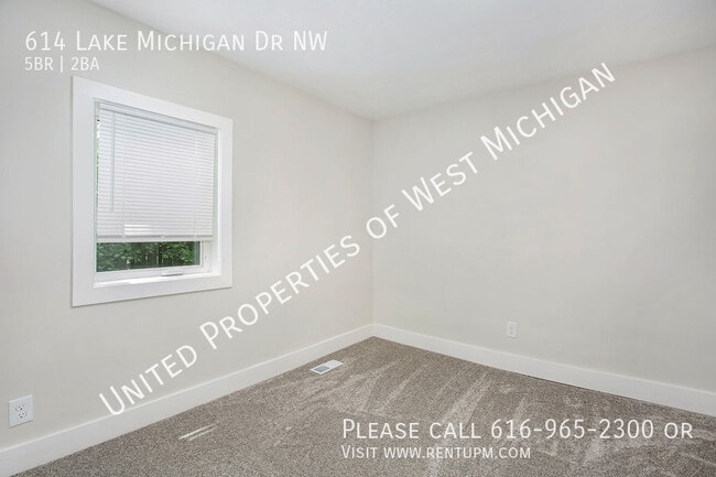 Building Photo - 614 Lake Michigan Dr NW