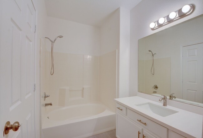 Building Photo - Gorgeous two bedroom two bathroom condo in...