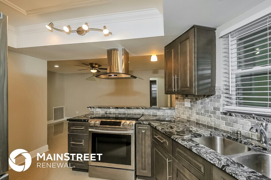 Building Photo - 3818 Southview Dr