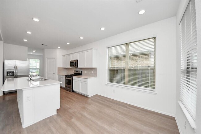 Building Photo - 24063 Hawthorn Lks Dr