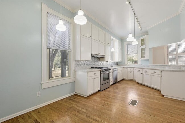 Building Photo - 205 S Rio Grande St