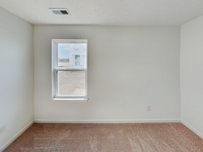 Building Photo - 2056 White Oak Ln