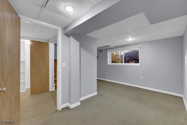 Building Photo - 107 Wimbledon Square