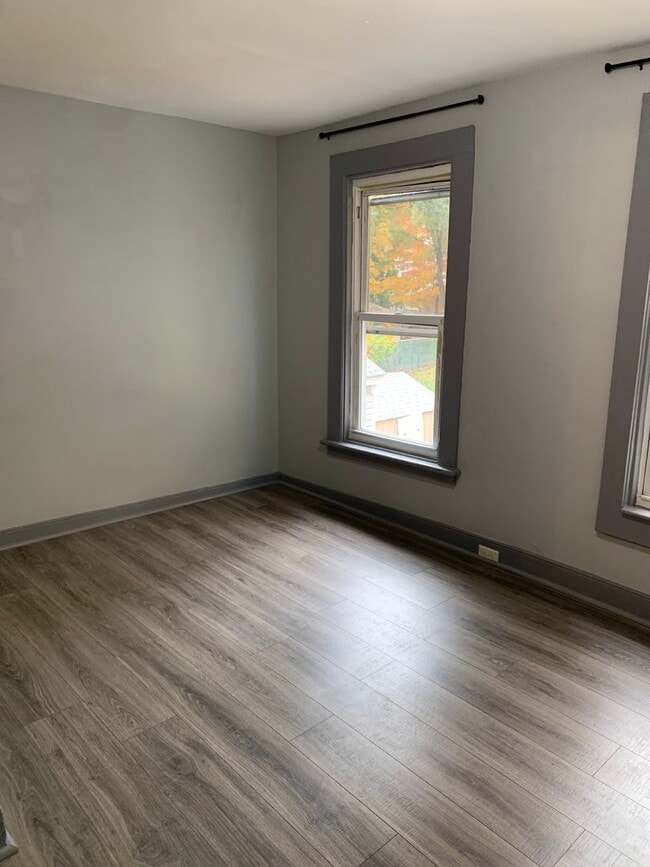 Building Photo - 124 Cedar St