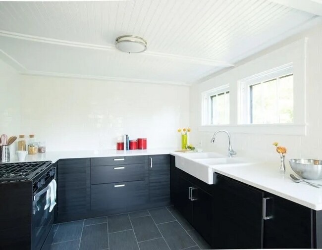 Building Photo - 1528 Mapleton Ave