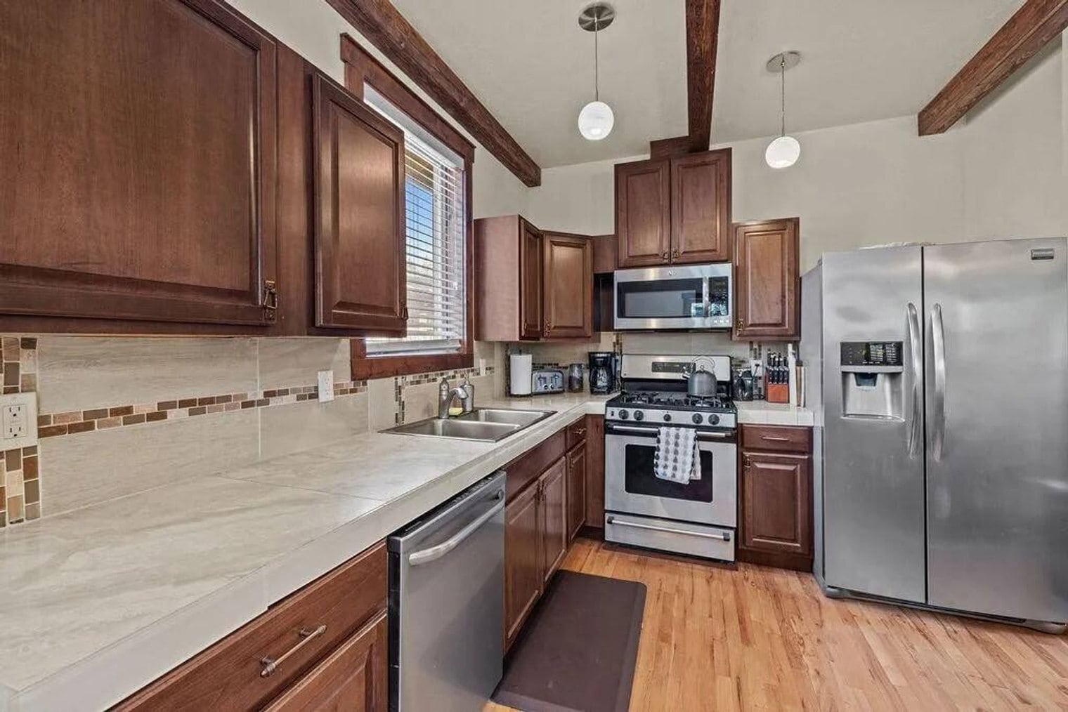 Building Photo - 1018 NW Ogden Ave