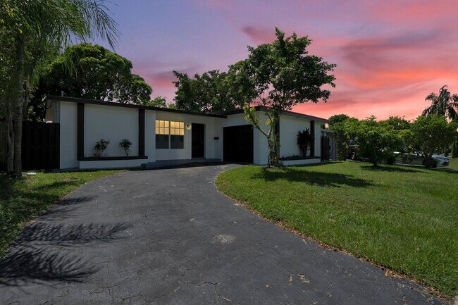 Building Photo - Sunrise Gem: Updated 2-Bed, 2-Bath with Ga...