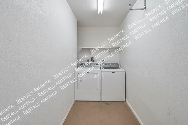 Building Photo - 1340 N Recker Rd