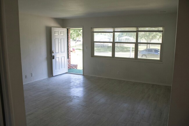 Building Photo - 1309 NE 33rd St