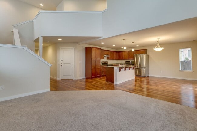 Building Photo - Bright and spacious 3 bed home in nice Lynnwood location!