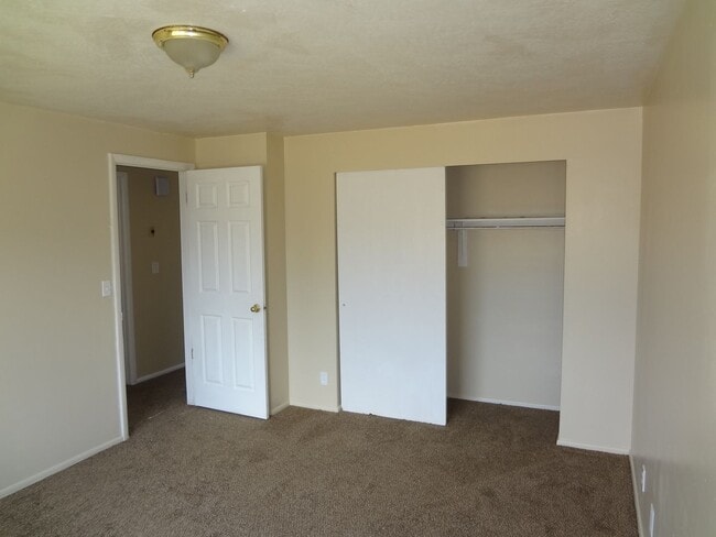 Building Photo - 4642 S Arlington Park Dr