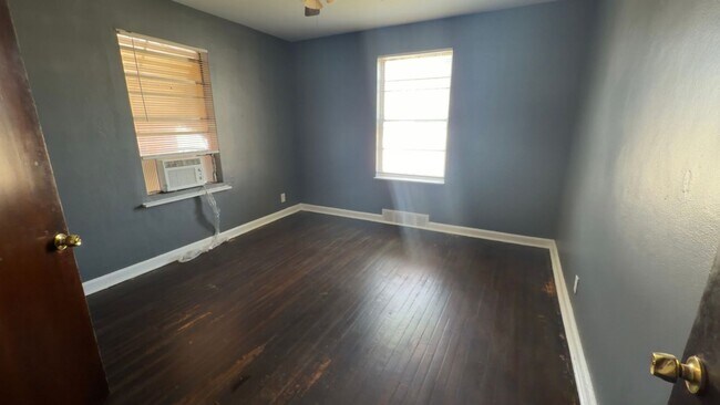 Building Photo - 5955 Floy Ave