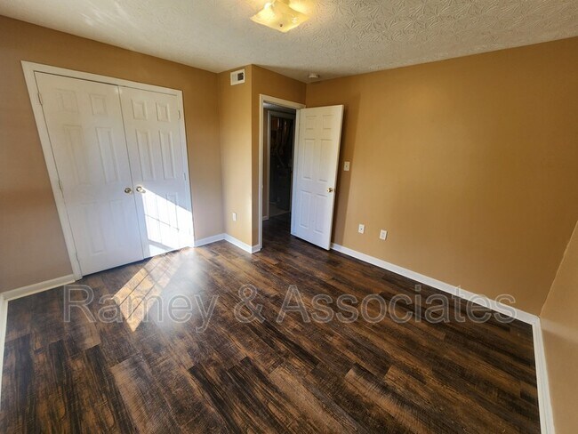 Building Photo - 219 Highland Blvd