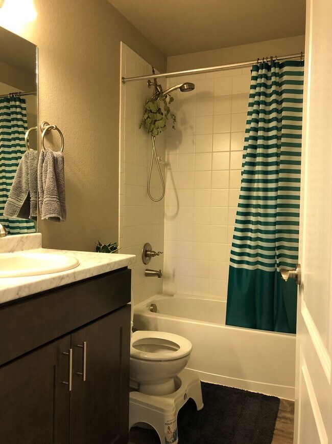 Building Photo - 3bd, 2.5ba 2car West Side Beauty, Built in...