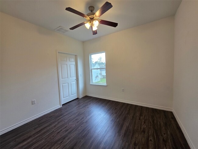 Building Photo - 6110 White Oak Dr