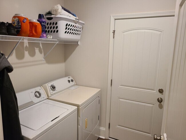 Building Photo - 3 Bedroom 2 bath home - The Landing at Mil...