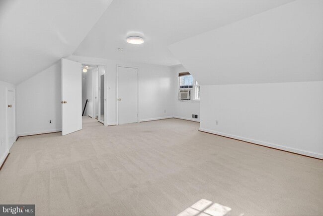 Building Photo - 5405 Ridgefield Rd