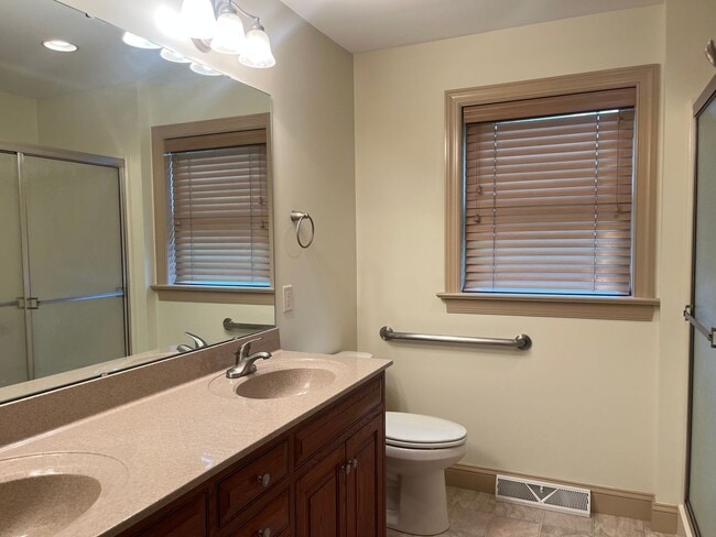Building Photo - Now Leasing – Beautiful Well Maintained 3-...