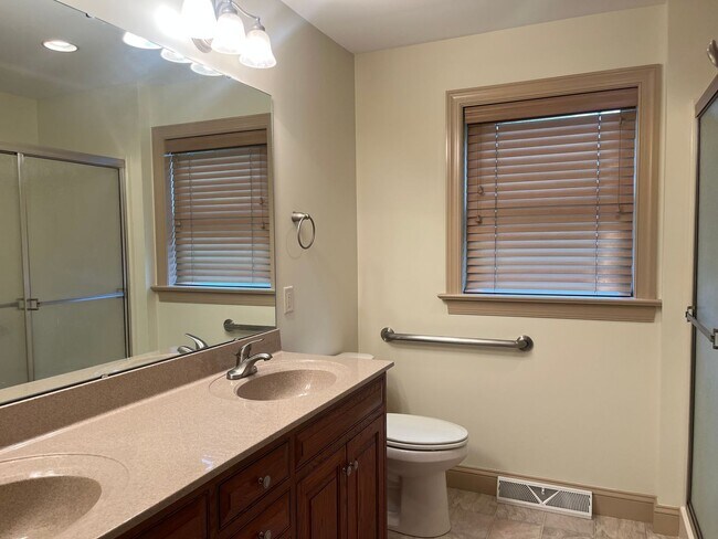 Building Photo - Well Maintained 3-Bedroom Home in Mount Jo...