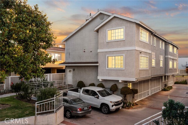 Building Photo - 2607 Vanderbilt Ln