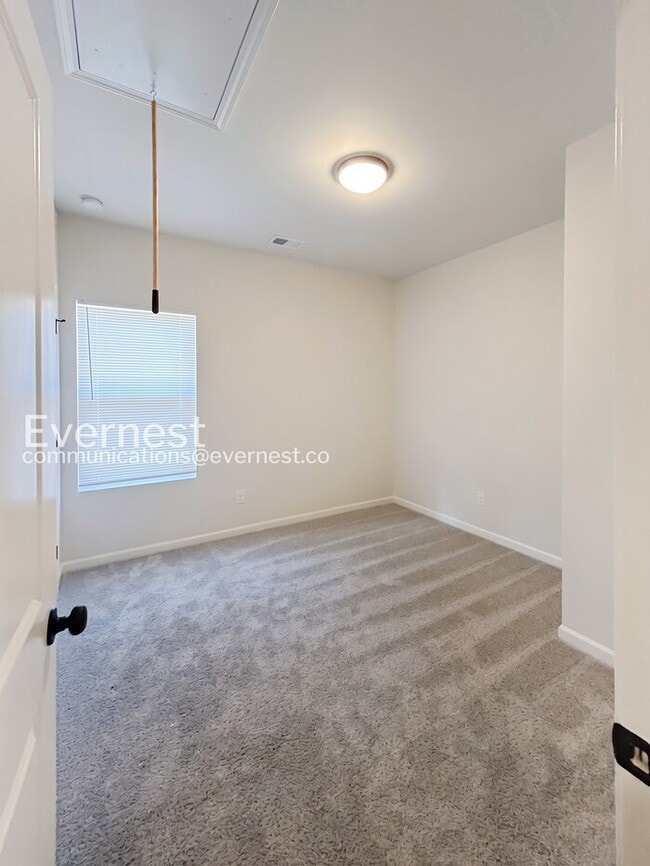 Building Photo - 3 Bed/2 Bath Home with Off-Street Parking / Pet-Friendly / Vouchers Accepted / Coming Soon!